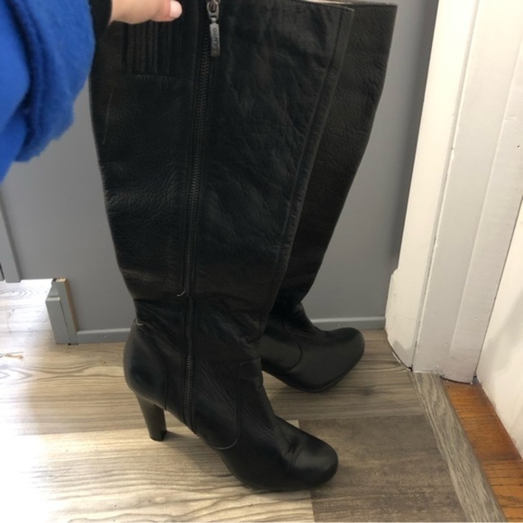 DKNY Black Heeled Round Toe Black Boots 8.5 - Picture 2 of 9